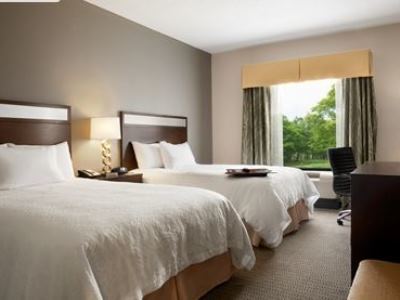 Hotel Hampton & -